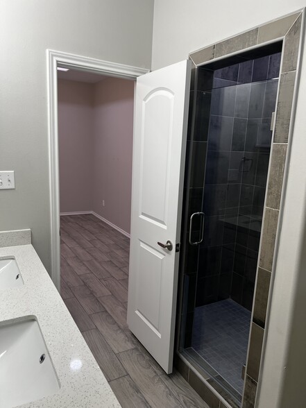 Building Photo - 5908 Sandpiper Ave