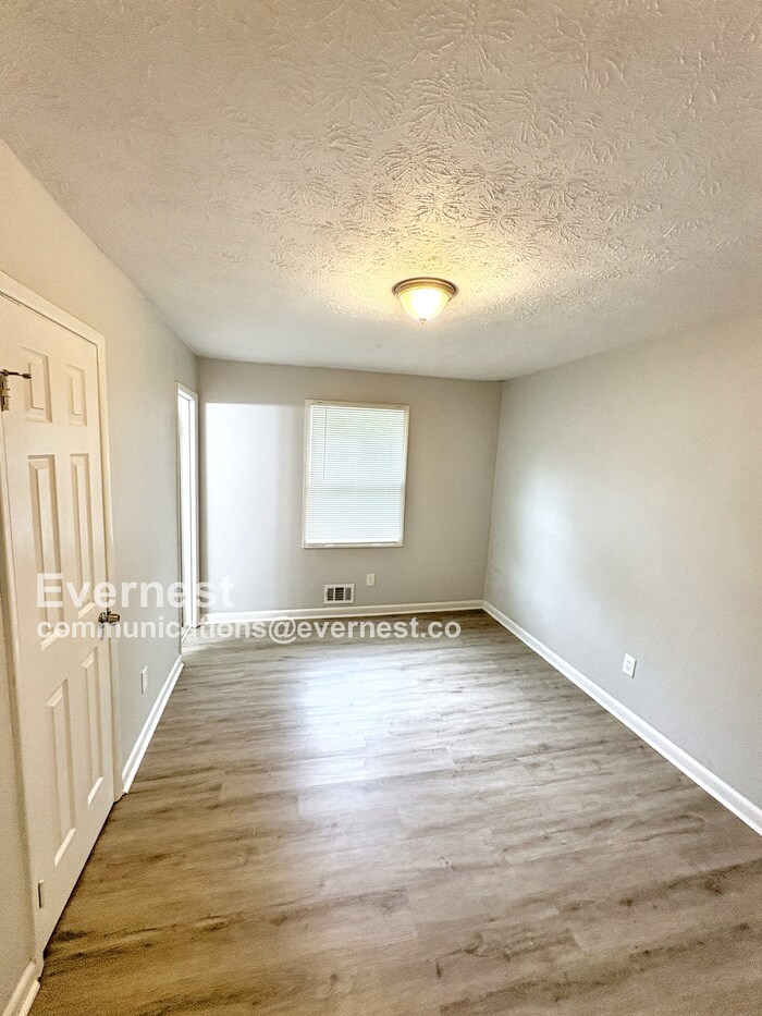 Building Photo - 8802 Homewood Dr