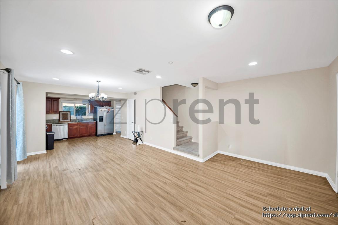 Building Photo - 443 Monrovista Ave