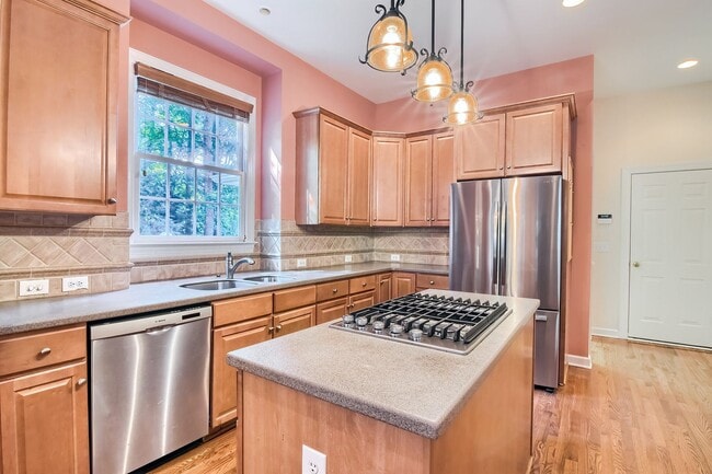 Building Photo - 4 Bedroom single family home in Chapel Hill