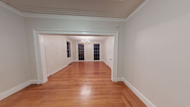 Building Photo - Free Month's Rent | Gorgeous 3-Bedroom Apartment in Wooster Square