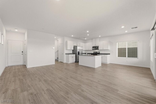 Building Photo - 502 Red Lovebird Ave