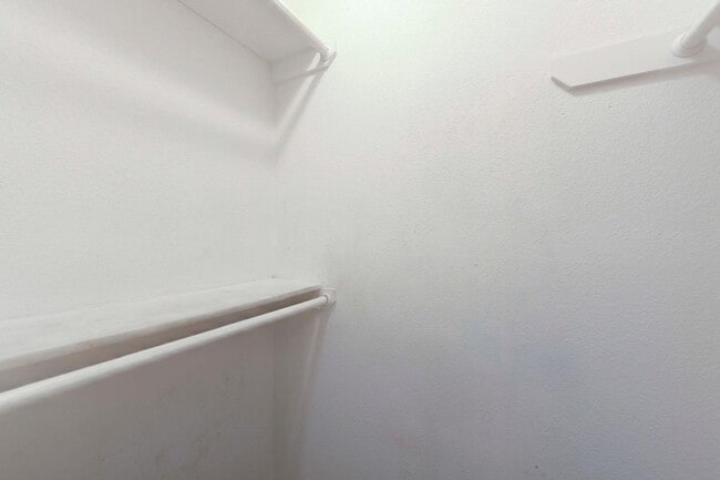 Building Photo - AVAILABLE NOW!