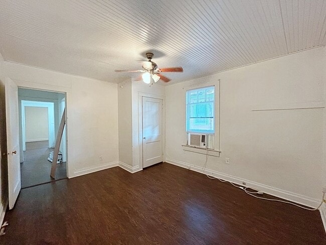 Building Photo - 1 Bedroom Duplex In Capital Heights