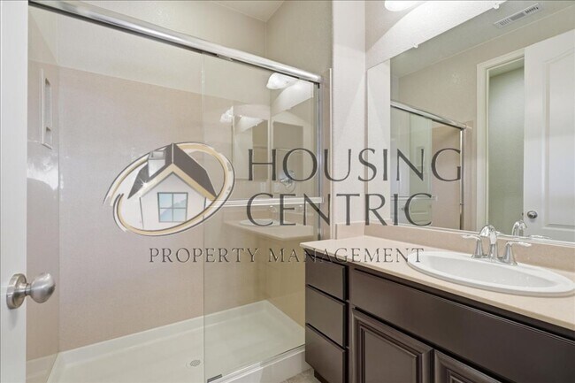 Building Photo - Executive Gated Rental with Stunning Views & Solar!