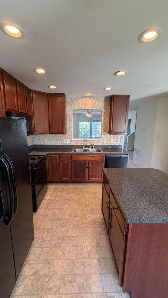 Building Photo - 38 Lombard Ln