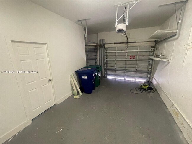 Building Photo - 7931 NW 114th Ct