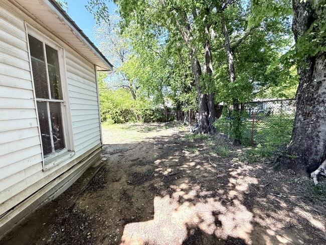 Building Photo - 817 Hargrove St