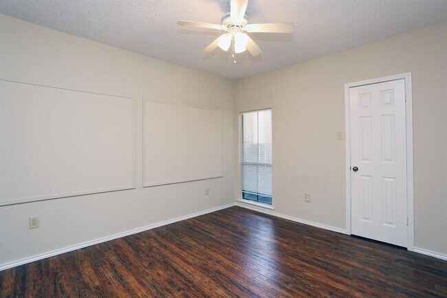 Building Photo - 9254 Forest Ln