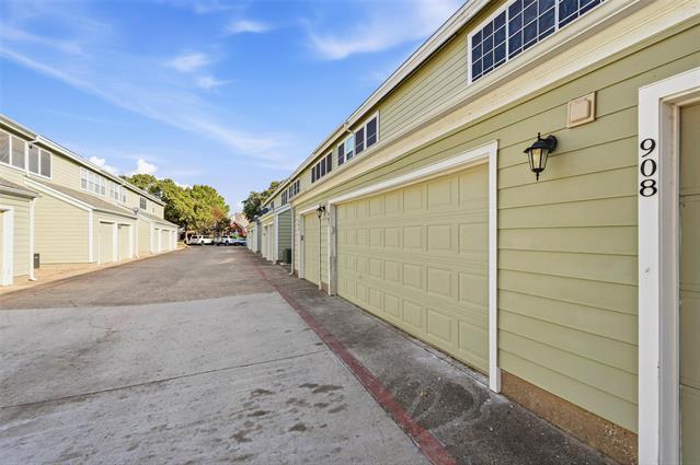 Building Photo - 6220 Bentwood Trail