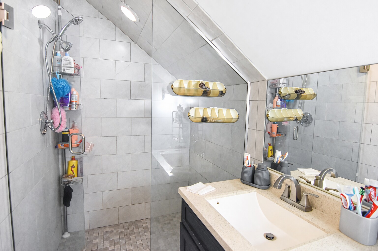 Building Photo - 84 Litchfield St