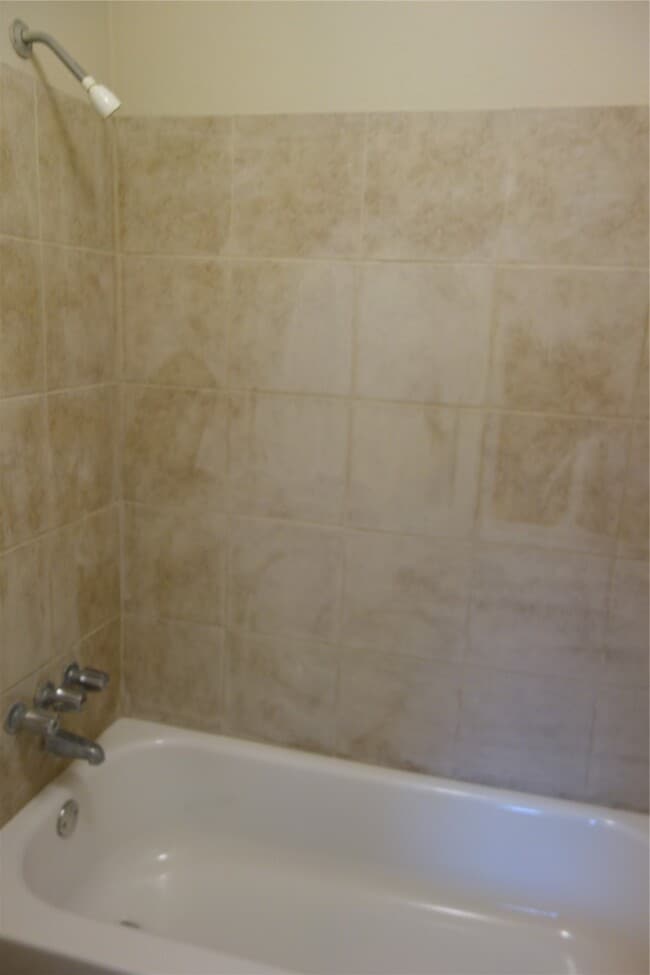 Building Photo - 722 Stephanie Dr