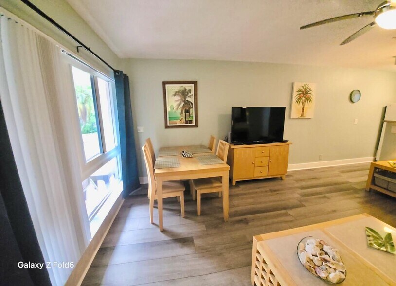 Building Photo - 3225 NE 16th St