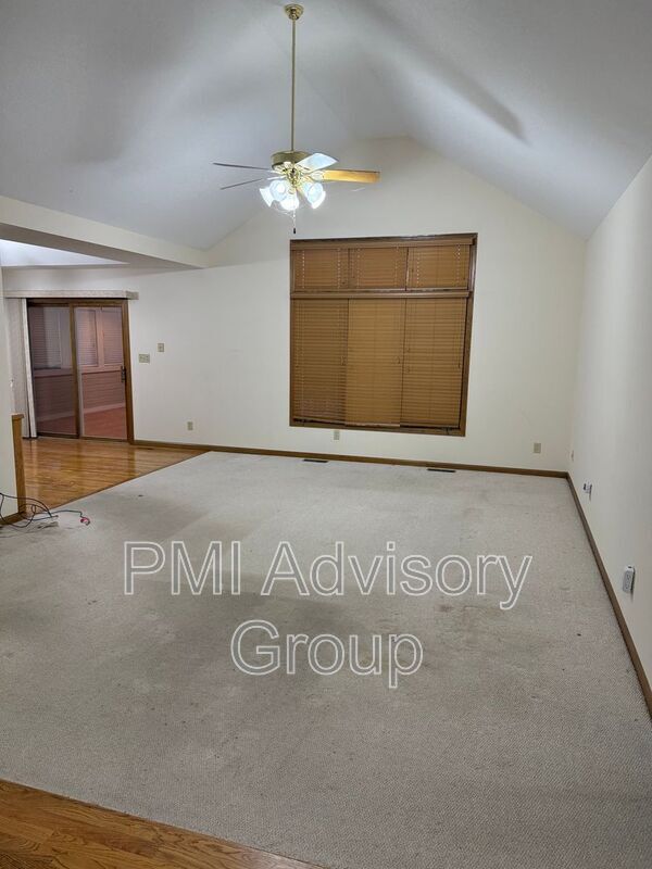 Building Photo - 4206 Hwy K4