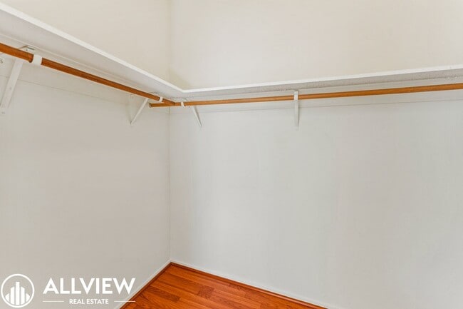 Building Photo - Bright & Spacious 3-Bedroom 2.5 Bath Home in Gated Oak Creek Community