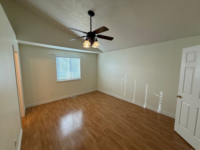 Building Photo - 5 Bedroom Home in Herriman; 2700 sq ft; Open Floor Plan