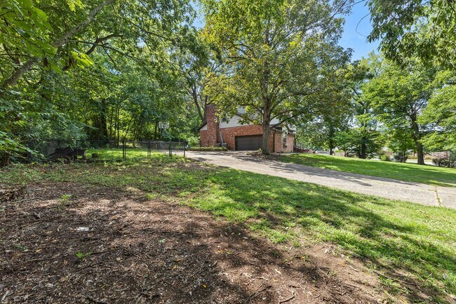 Building Photo - 2825 Inwood Ln