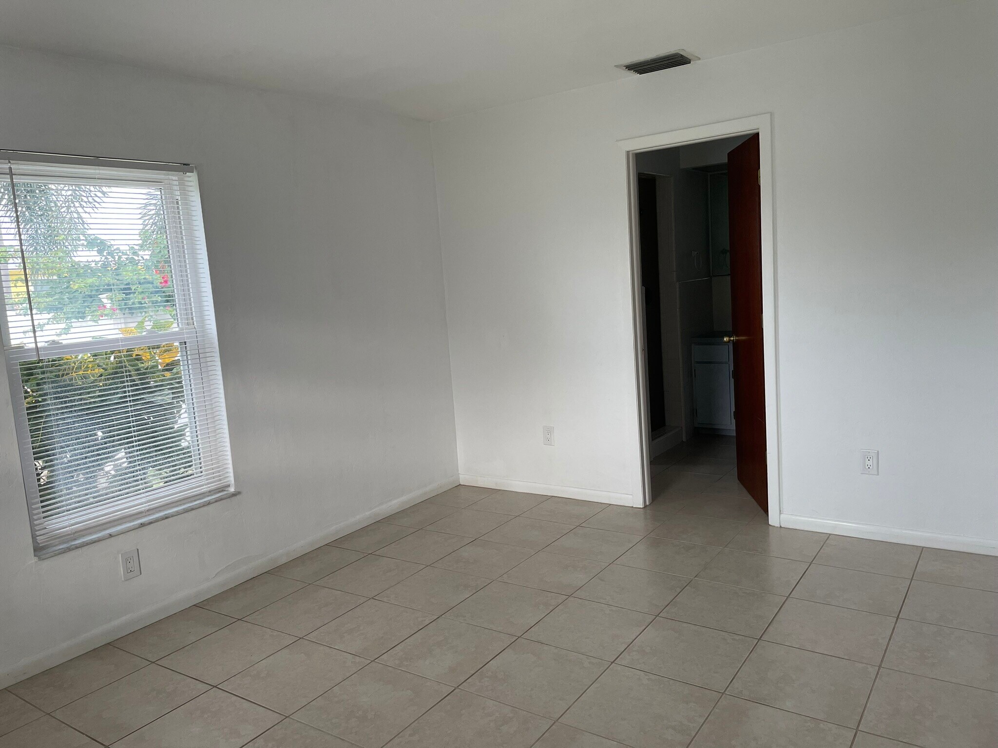 Building Photo - 10022 8th St