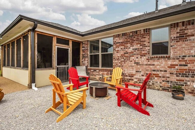 Building Photo - Custom Bartlett Home on Corner Lot with Mo...