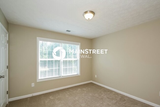 Building Photo - 2216 Swan Lake Ct