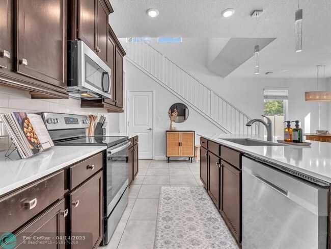 Building Photo - 1130 Rio Ct