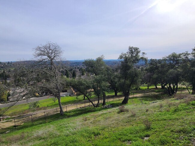 Building Photo - BEAUTIFUL BRAND NEW "NEXT-GEN" HOME W/ SOLAR & SIERRA VIEWS!!