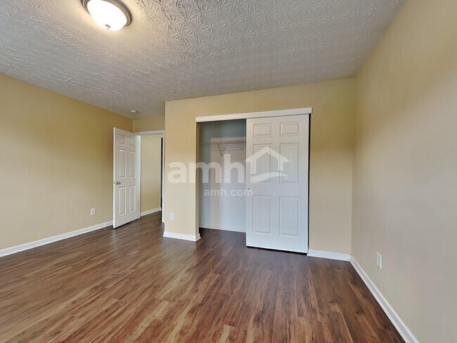 Building Photo - 889 Bramble Way