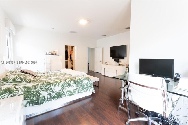 Building Photo - 10560 NW 69th Terrace