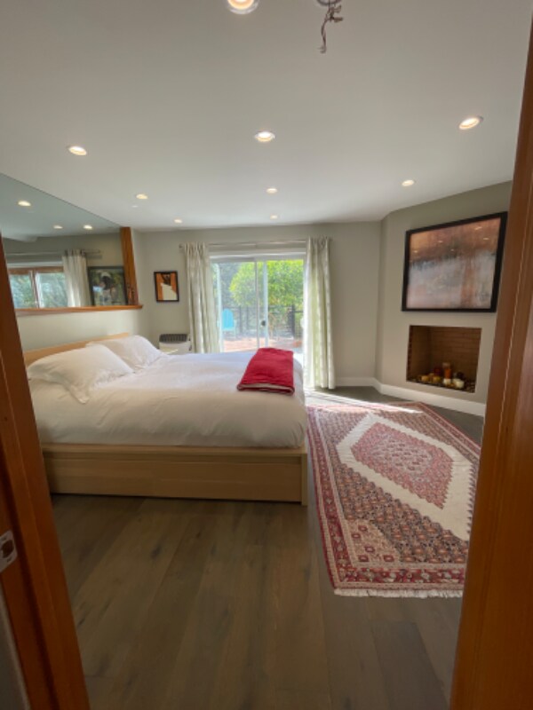 Building Photo - 201 Vía La Paz