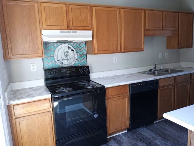 Building Photo - 3/2 with Large Bonus Room  - Split level home with large backyard