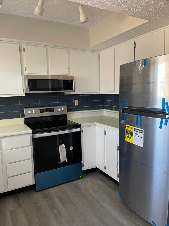 Building Photo - 6455 Brookedge Ct