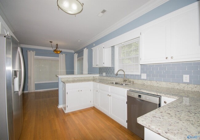 Building Photo - 104 Lancaster Ct SW