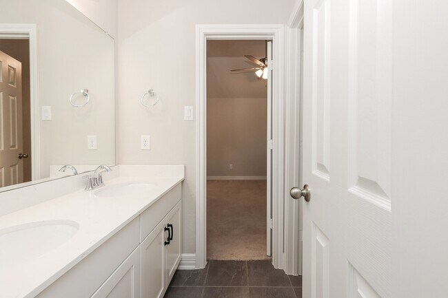 Building Photo - 2119 Stargrass Dr