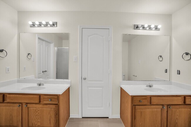 Building Photo - 2005 Ridgeview Ct