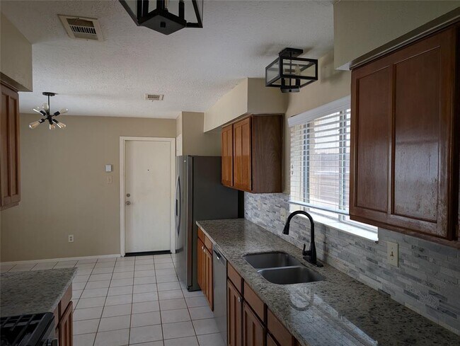 Building Photo - 7210 Thicket Trail Dr