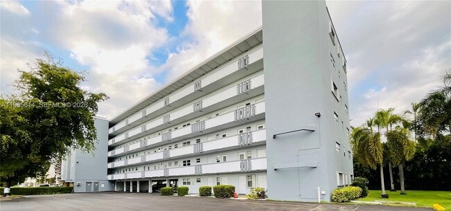 Building Photo - 1425 Atlantic Shores Blvd