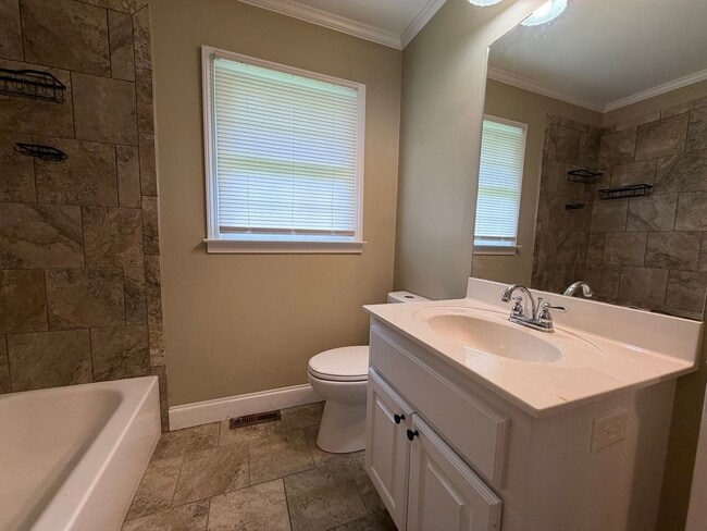 Building Photo - 4/2 House in Rosemount Park- $1,495