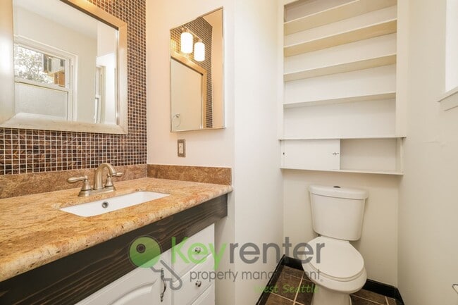 Building Photo - Versatile 5 Bedroom Retreat with Office and Outdoor Living in Burien