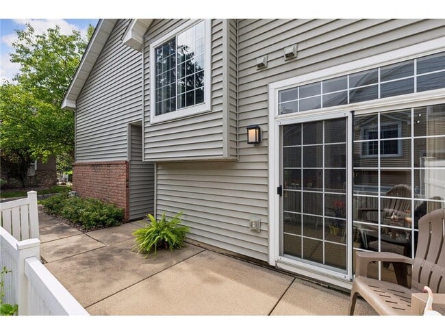 Building Photo - 14153 Plymouth Ave S