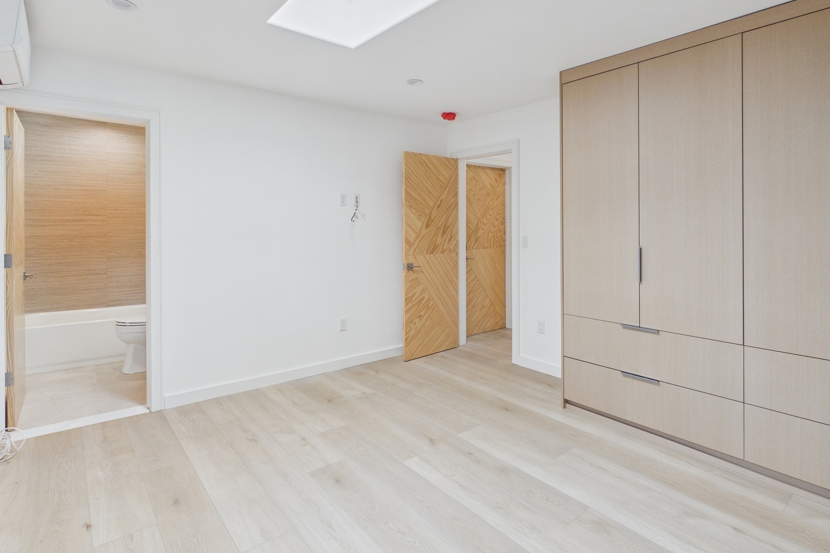 Building Photo - 2282 Whitney Ave