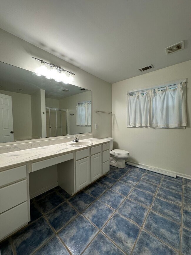 Building Photo - Move-In ready 3-bedroom 2-bathroom house on the Eastside