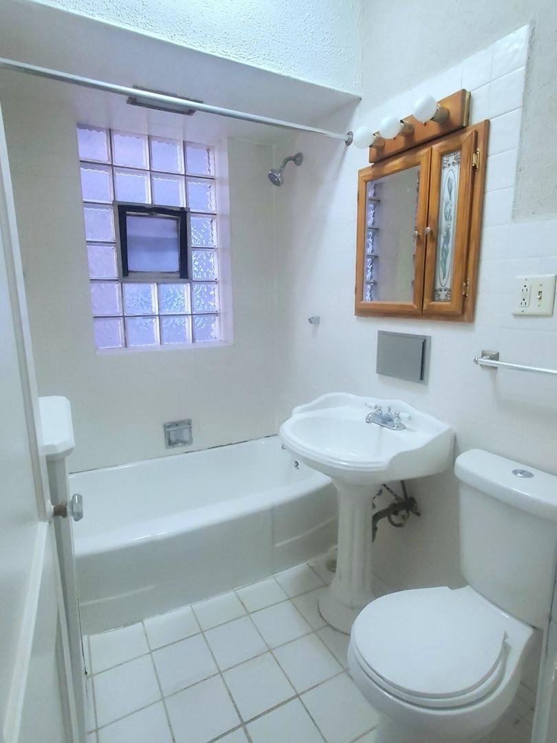 Building Photo - 8028 S Phillips Ave