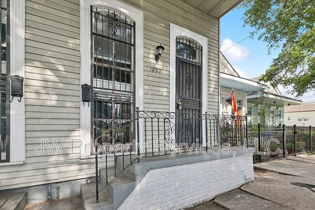 Primary Photo - 1832 Elysian Fields Ave