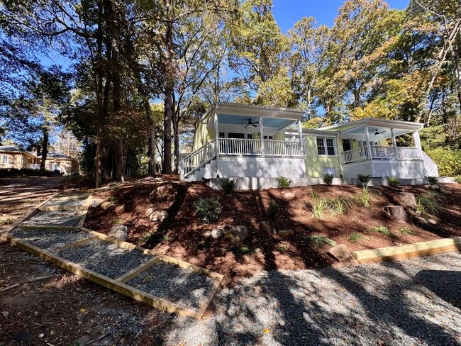 Building Photo - 739 Raleigh Rd