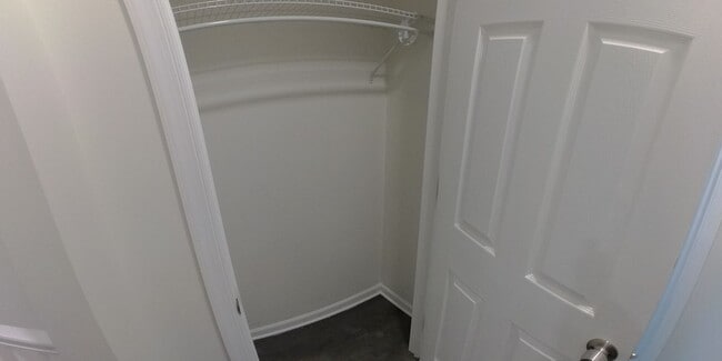 Building Photo - 4 Bedroom 3.5 Bath Home