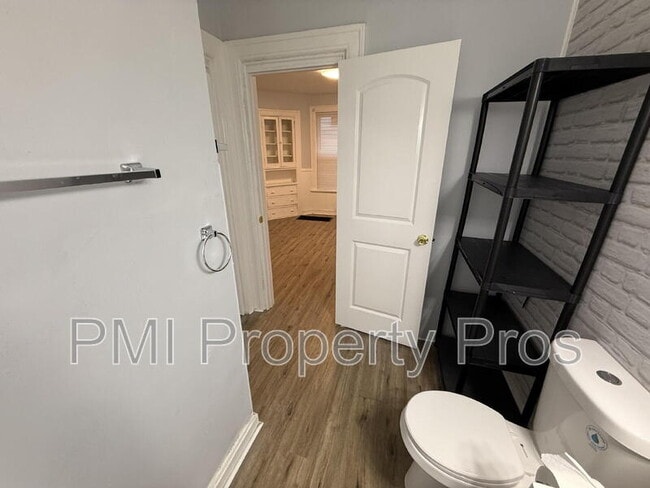 Building Photo - 2853 N Booth St