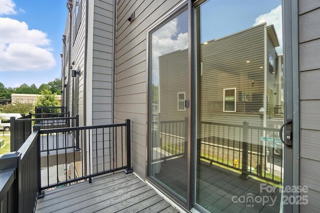 Building Photo - 952 Broad River Ln