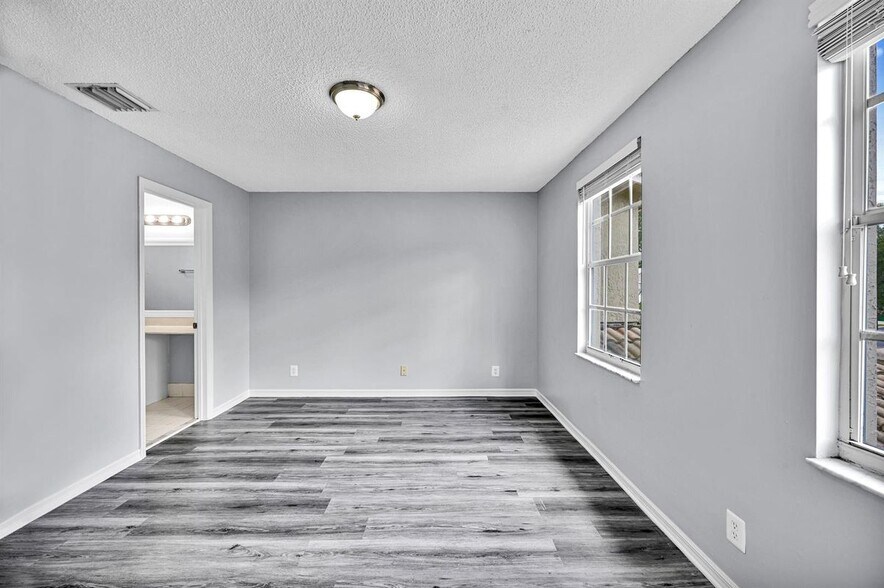 Building Photo - 8658 S Southgate Shores Cir