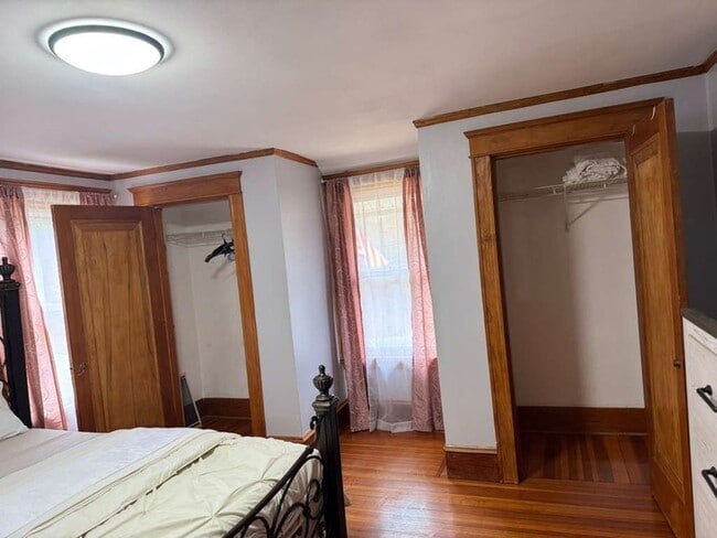 Building Photo - 2 Brook St