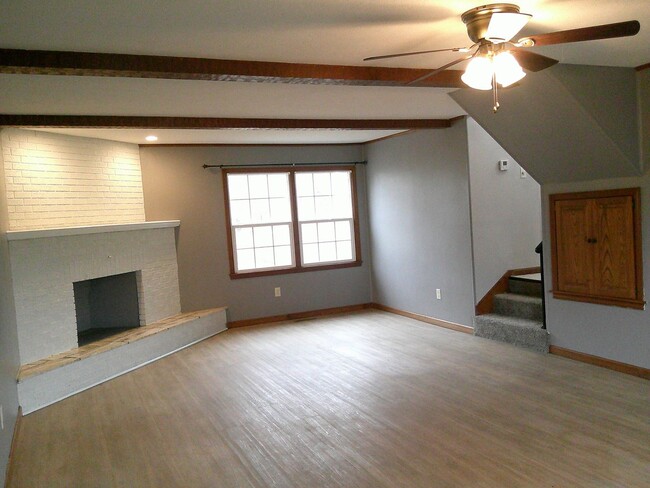 Building Photo - 4 Bed 2.5 Bath 2 Car Garage AVAILABLE NOW!!